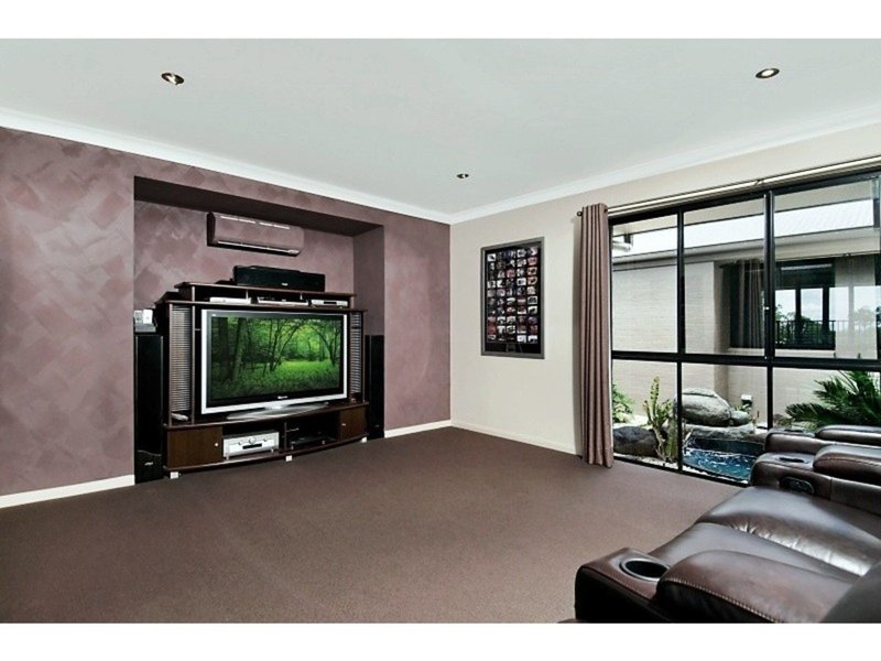 Photo - 26 Lakeview Terrace, Murrumba Downs QLD 4503 - Image 9