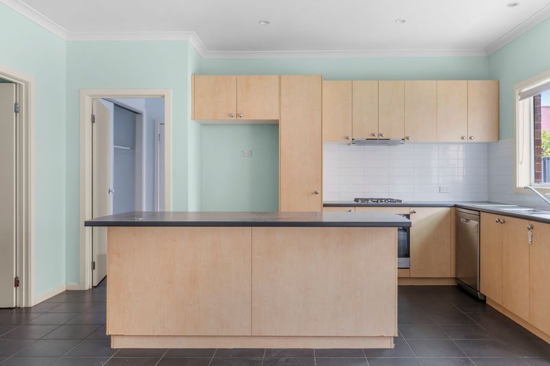 Photo - 26 Lakewood Boulevard, Melton VIC 3337 - Image 4