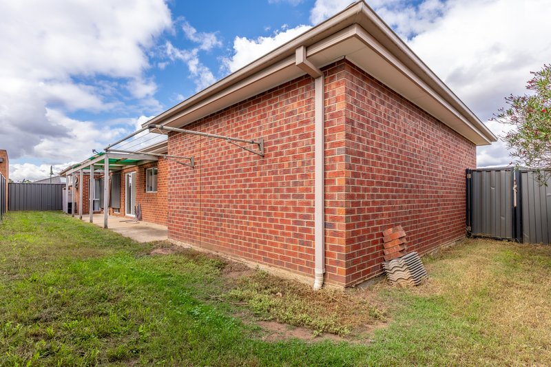 Photo - 26 Lakewood Boulevard, Melton VIC 3337 - Image 7
