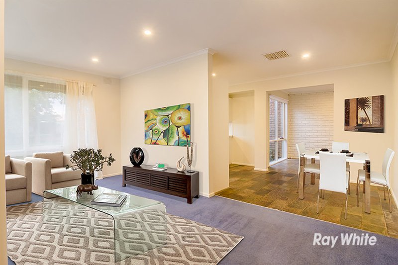 Photo - 26 Lamont Crescent, Cranbourne VIC 3977 - Image 2