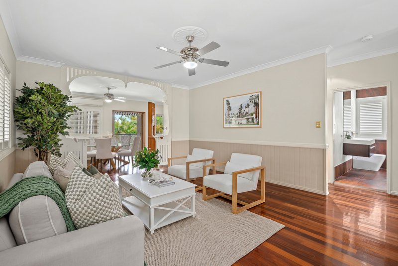 Photo - 26 Landsdowne Street, Coorparoo QLD 4151 - Image 3