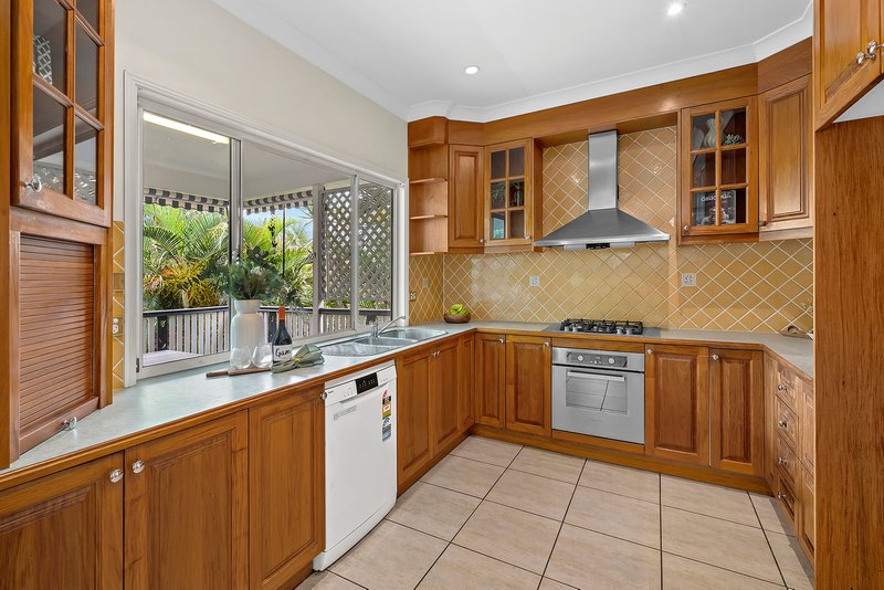 Photo - 26 Landsdowne Street, Coorparoo QLD 4151 - Image 9