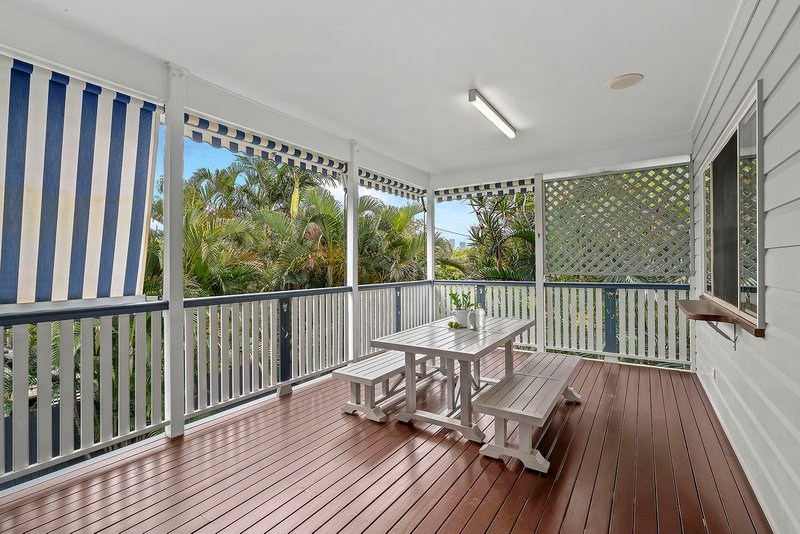 Photo - 26 Landsdowne Street, Coorparoo QLD 4151 - Image 11