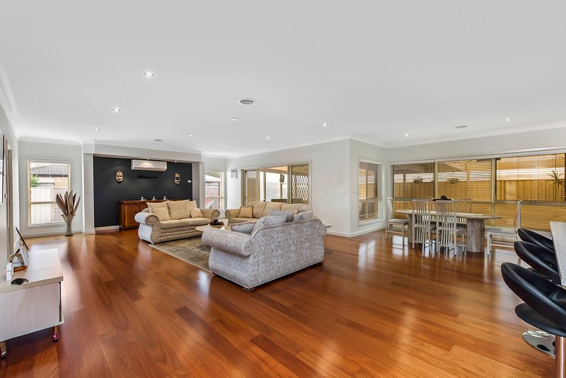 Photo - 26 Langmore Drive, Hillside VIC 3037 - Image 3