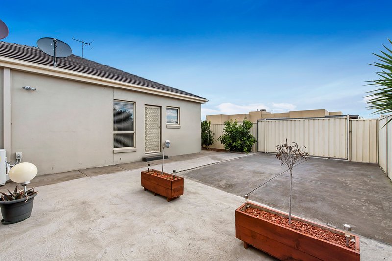 Photo - 26 Langmore Drive, Hillside VIC 3037 - Image 11