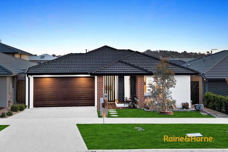 Photo - 26 Lanosso Avenue, Cranbourne South VIC 3977 - Image 2