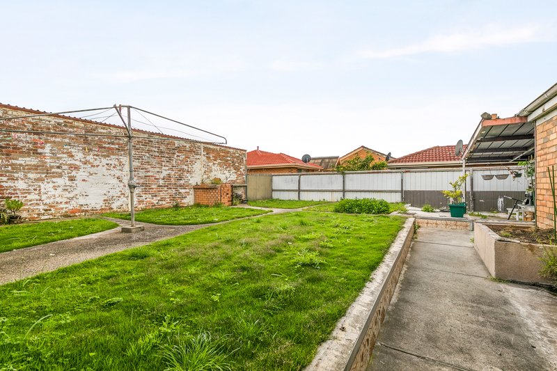 Photo - 26 Ledger Avenue, Fawkner VIC 3060 - Image 10