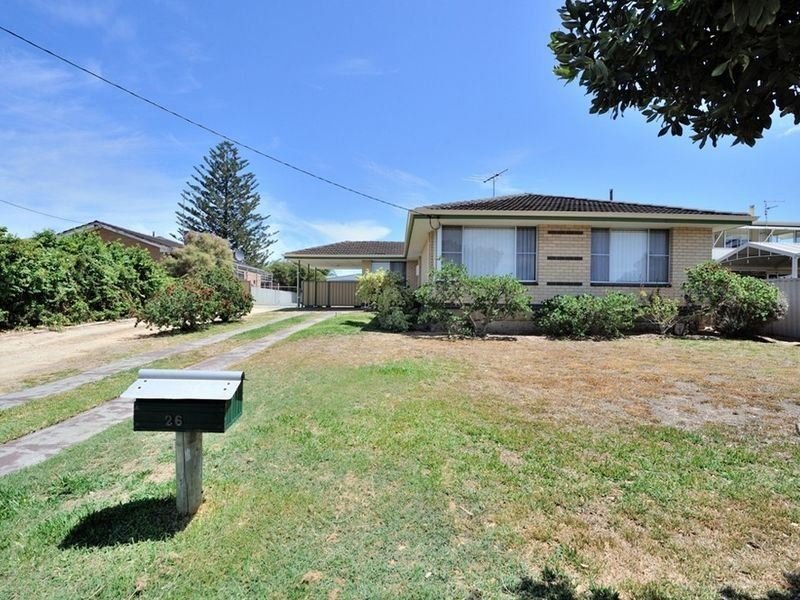 Photo - 26 Lindley Road, Halls Head WA 6210 - Image 2