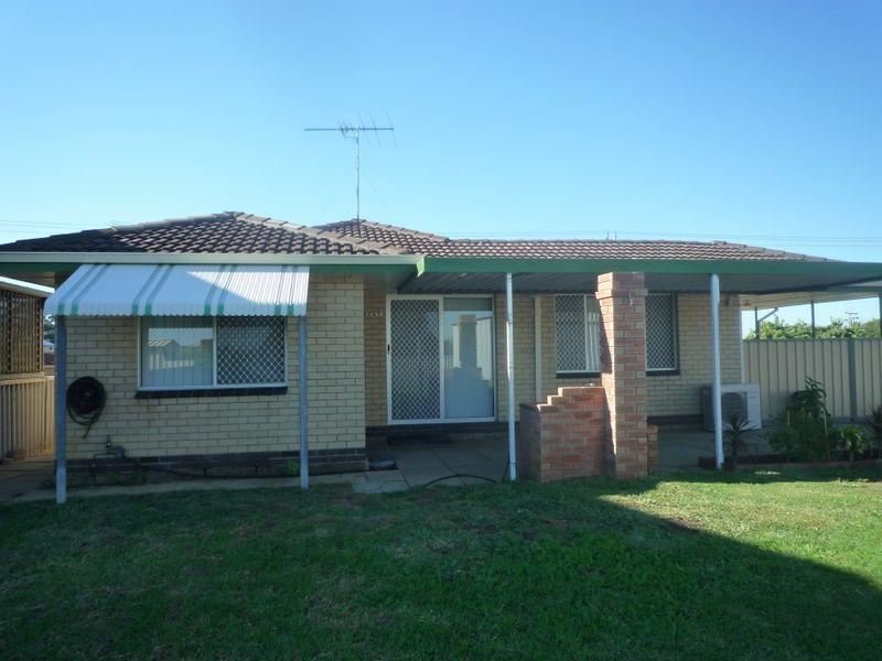 Photo - 26 Lindley Road, Halls Head WA 6210 - Image 3