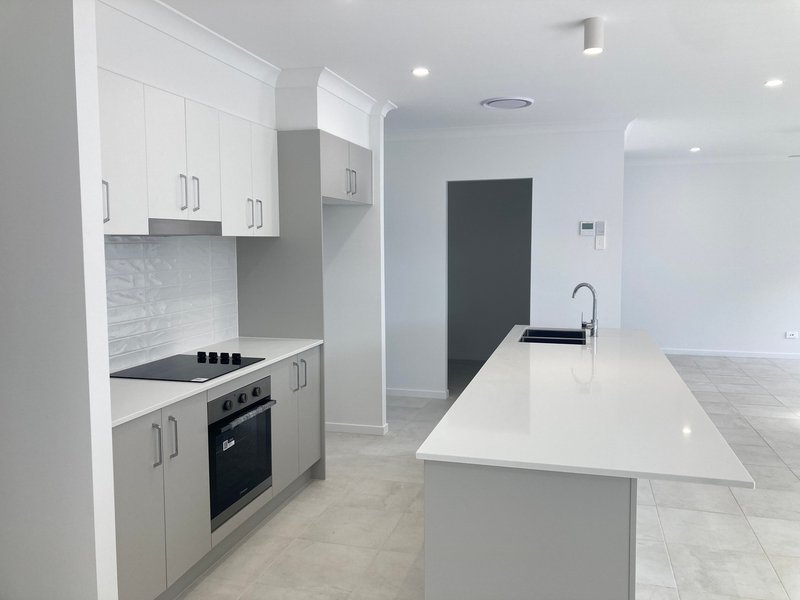 Photo - 26 Lobella Crescent, Caboolture QLD 4510 - Image 3