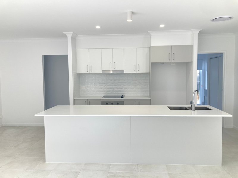 Photo - 26 Lobella Crescent, Caboolture QLD 4510 - Image 6