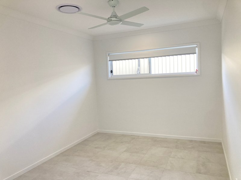 Photo - 26 Lobella Crescent, Caboolture QLD 4510 - Image 8