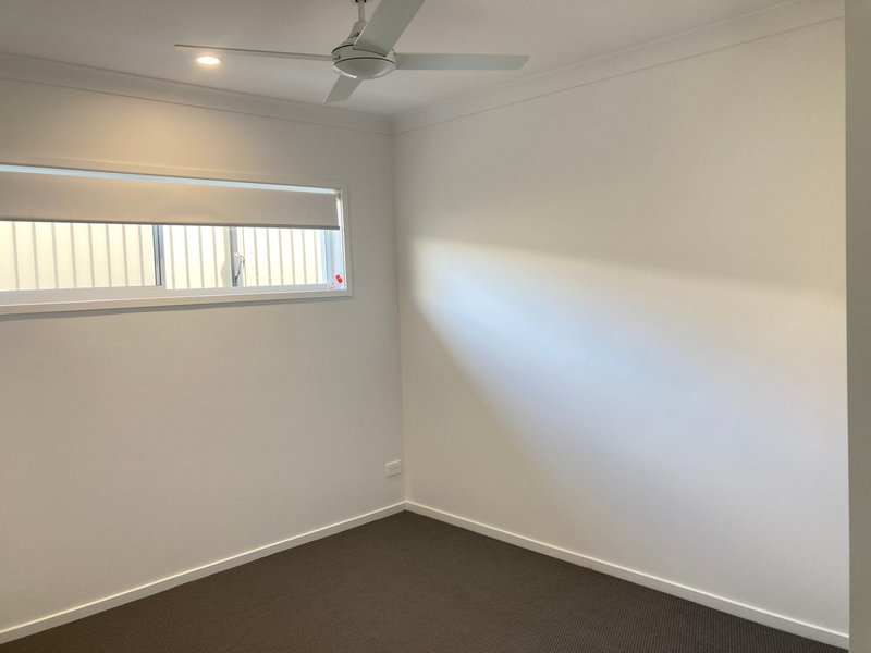 Photo - 26 Lobella Crescent, Caboolture QLD 4510 - Image 12