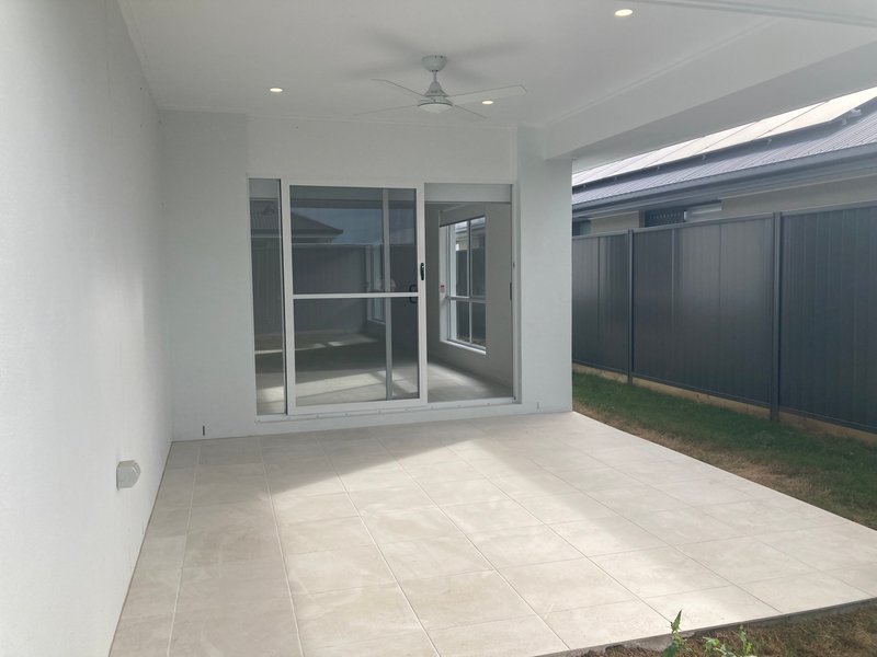 Photo - 26 Lobella Crescent, Caboolture QLD 4510 - Image 16