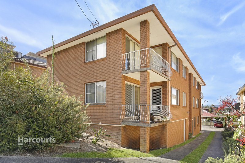 Photo - 2/6 Loftus Street, Wollongong NSW 2500 - Image 2