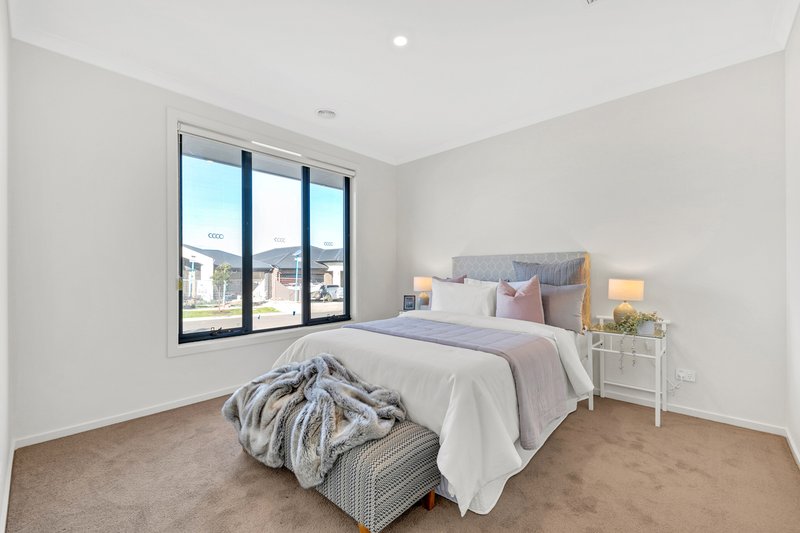 Photo - 26 Lunar Drive, Greenvale VIC 3059 - Image 3