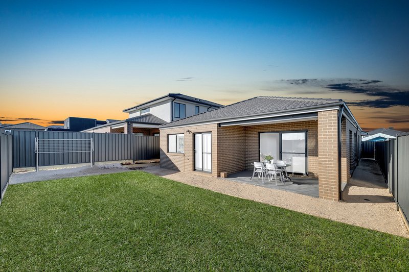 Photo - 26 Lunar Drive, Greenvale VIC 3059 - Image 21