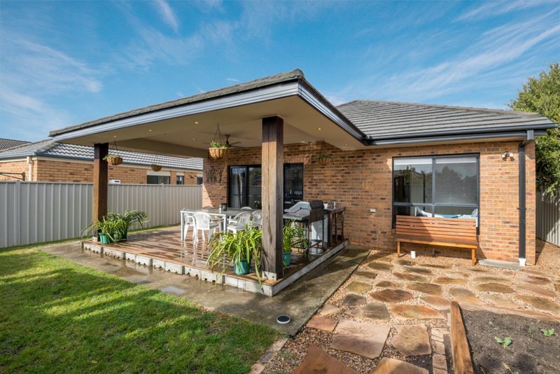 Photo - 26 Lyme Park Circle, Caroline Springs VIC 3023 - Image 15