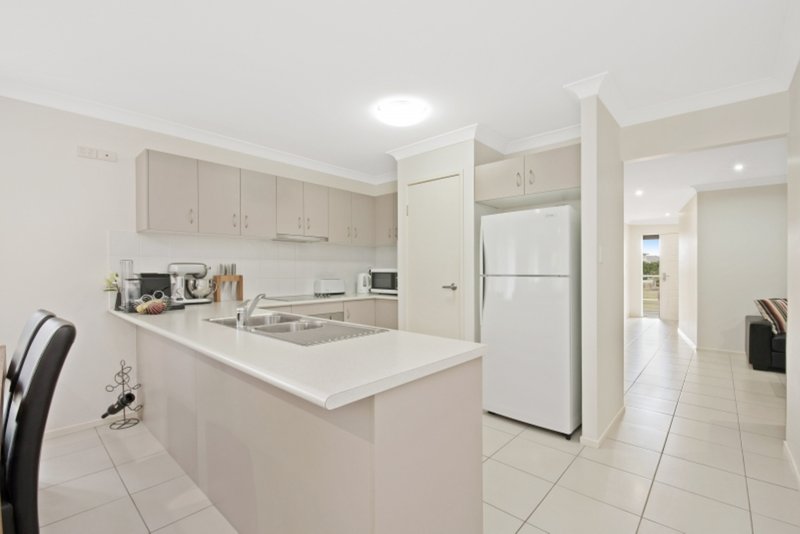 Photo - 26 Mackintosh Drive, North Lakes QLD 4509 - Image 5