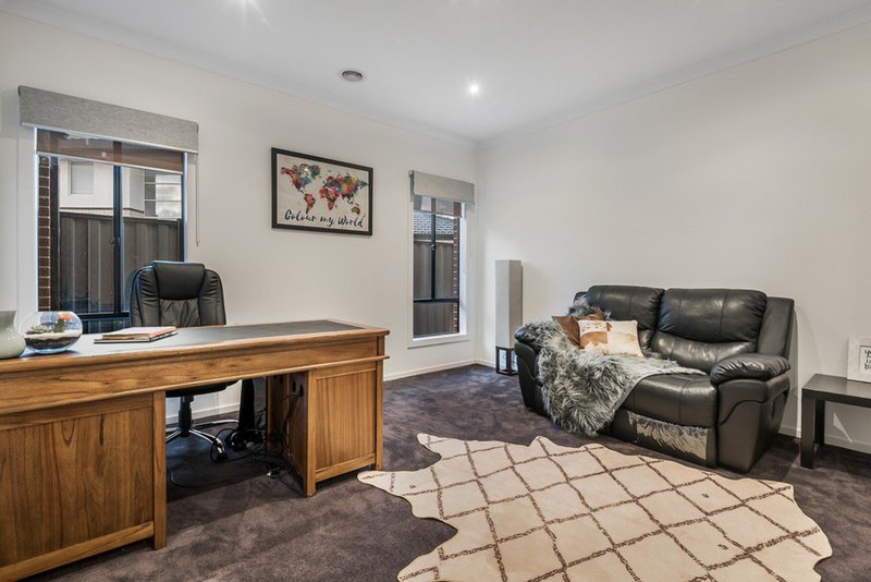 Photo - 26 Mangrove Way, Craigieburn VIC 3064 - Image 6