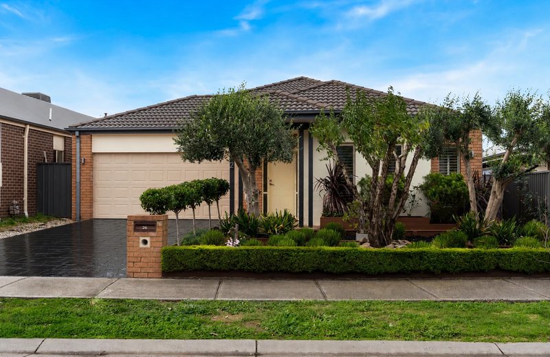 Photo - 26 Mareeba Way, Craigieburn VIC 3064 - Image 1