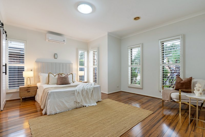 Photo - 26 Mareeba Way, Craigieburn VIC 3064 - Image 2