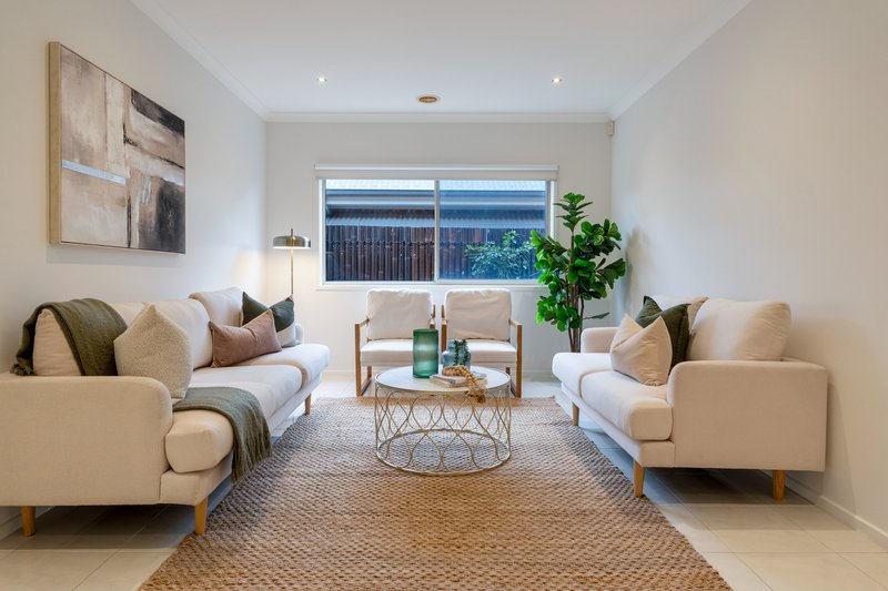Photo - 26 Mareeba Way, Craigieburn VIC 3064 - Image 5