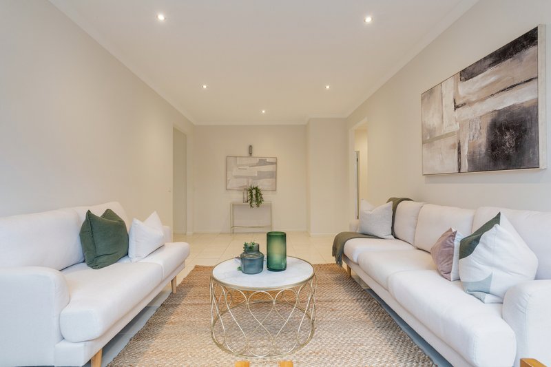 Photo - 26 Mareeba Way, Craigieburn VIC 3064 - Image 7