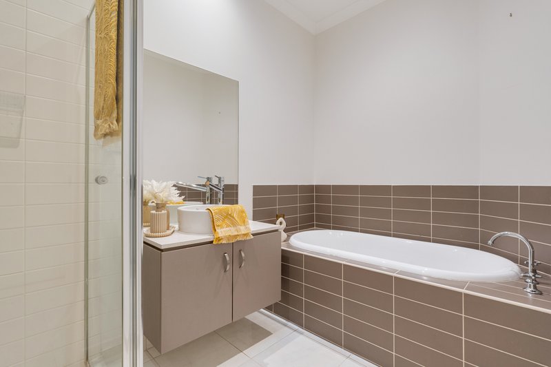 Photo - 26 Mareeba Way, Craigieburn VIC 3064 - Image 11