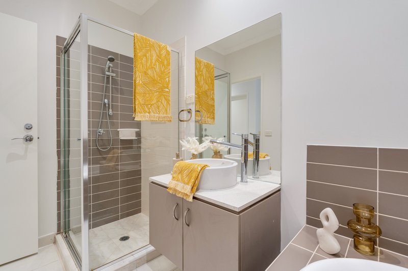 Photo - 26 Mareeba Way, Craigieburn VIC 3064 - Image 12