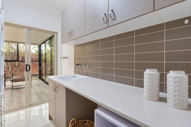 Photo - 26 Mareeba Way, Craigieburn VIC 3064 - Image 13