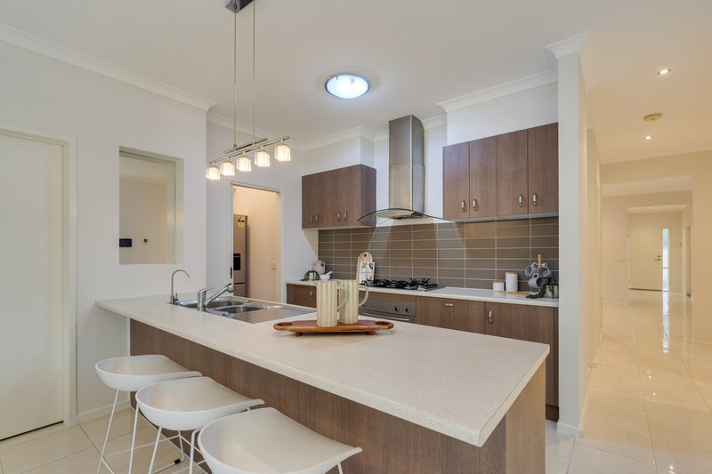 Photo - 26 Mareeba Way, Craigieburn VIC 3064 - Image 20