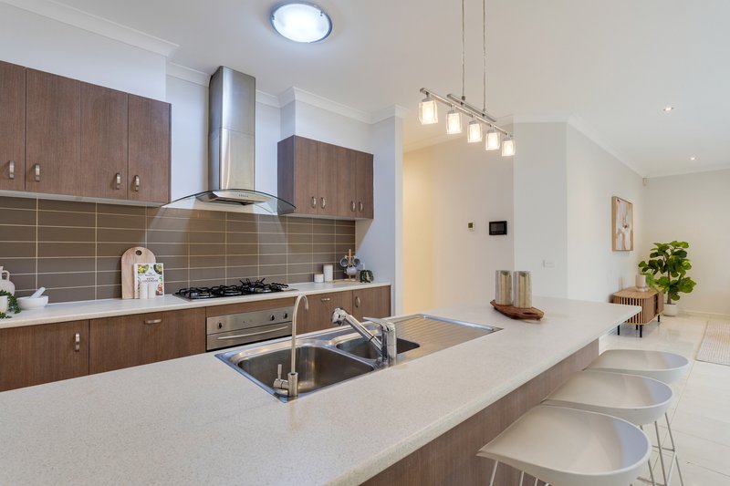 Photo - 26 Mareeba Way, Craigieburn VIC 3064 - Image 22