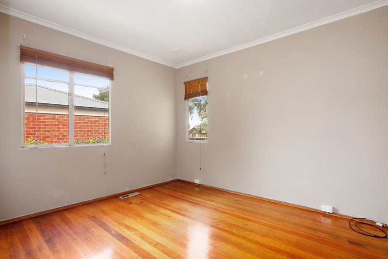 Photo - 26 Marie Avenue, Heidelberg Heights VIC 3081 - Image 6