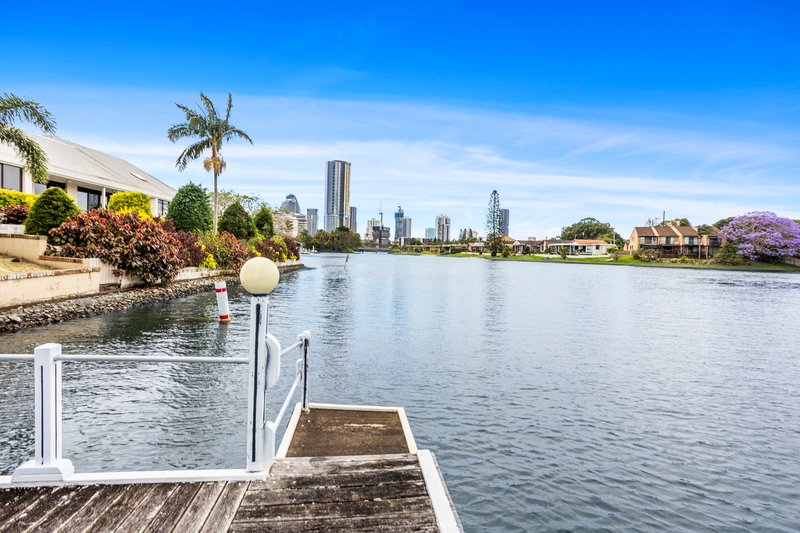 Photo - 26 Maureen Court, Broadbeach Waters QLD 4218 - Image 2