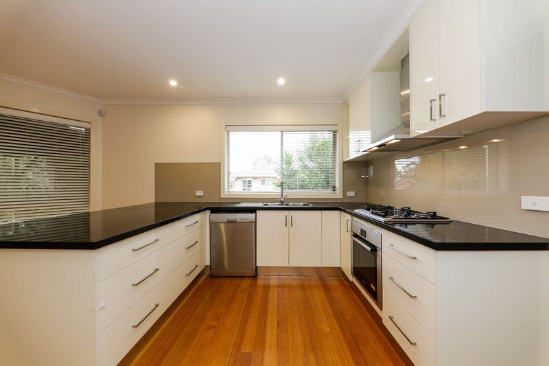 Photo - 2/6 Maureen Street, Mount Waverley VIC 3149 - Image 3