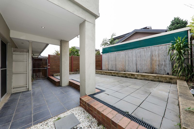 Photo - 2/6 Maureen Street, Mount Waverley VIC 3149 - Image 9