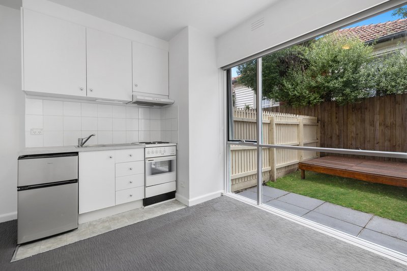 Photo - 2/6 Mayston Street, Hawthorn East VIC 3123 - Image 5