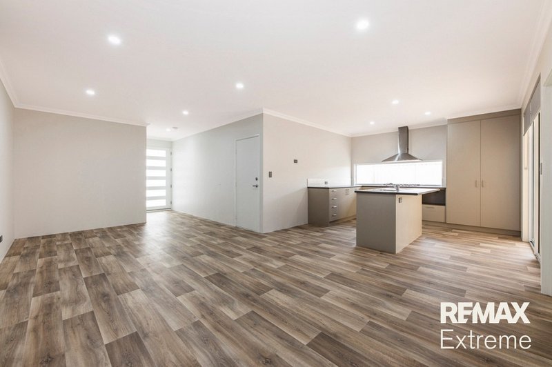 Photo - 26 Mcgiffen Avenue, Alkimos WA 6038 - Image 4