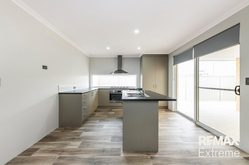 Photo - 26 Mcgiffen Avenue, Alkimos WA 6038 - Image 7
