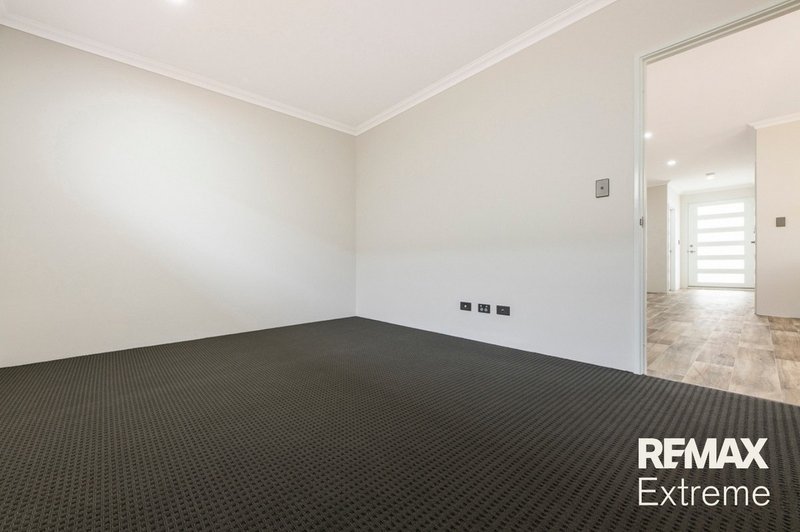 Photo - 26 Mcgiffen Avenue, Alkimos WA 6038 - Image 9