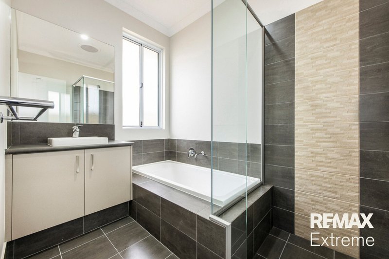 Photo - 26 Mcgiffen Avenue, Alkimos WA 6038 - Image 12