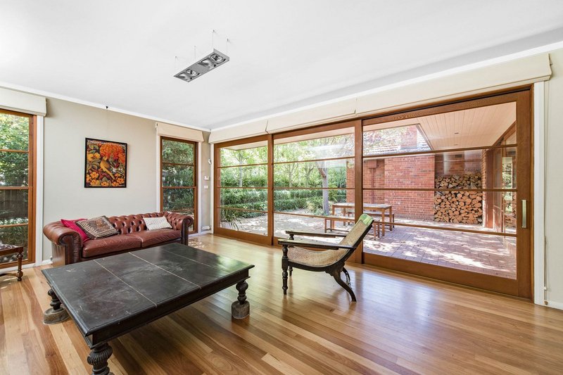 Photo - 26 Meehan Gardens, Narrabundah ACT 2604 - Image 5