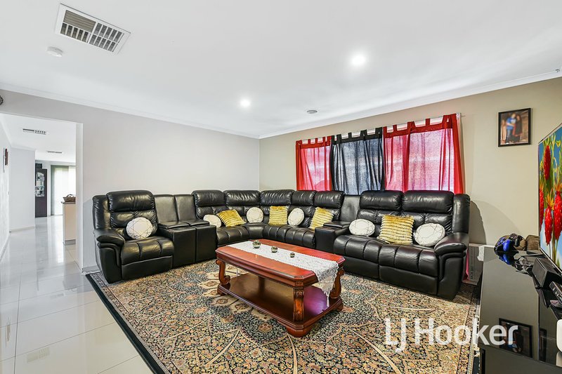 Photo - 26 Merrijig Avenue, Cranbourne VIC 3977 - Image 2