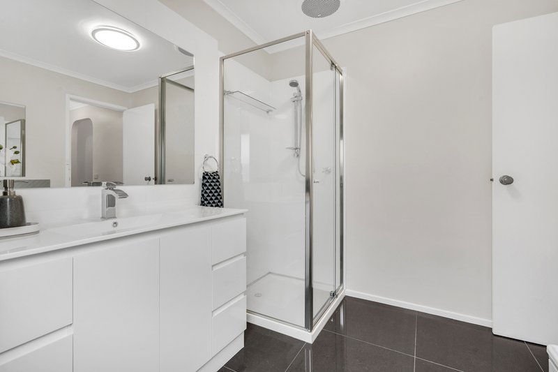 Photo - 26 Mimosa Road, Mill Park VIC 3082 - Image 12