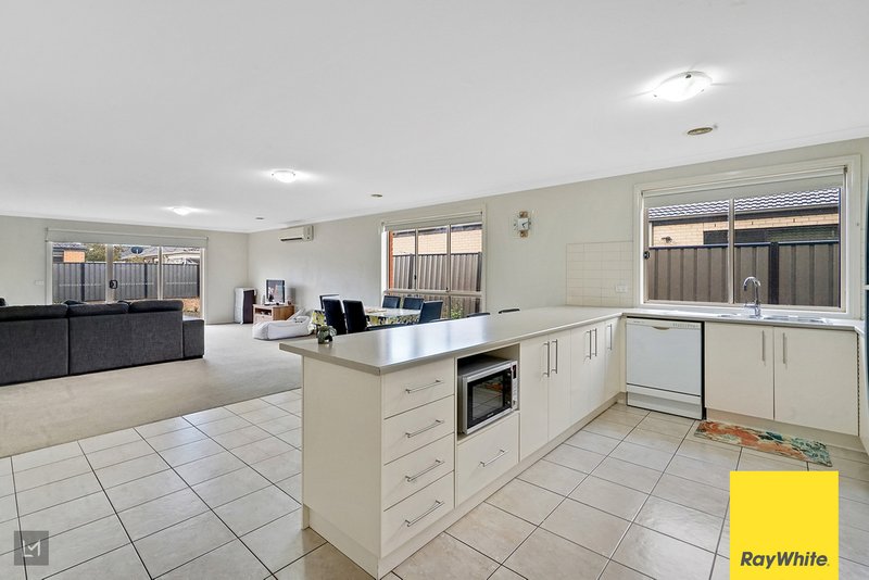 Photo - 26 Mockingbird Street, Tarneit VIC 3029 - Image 7