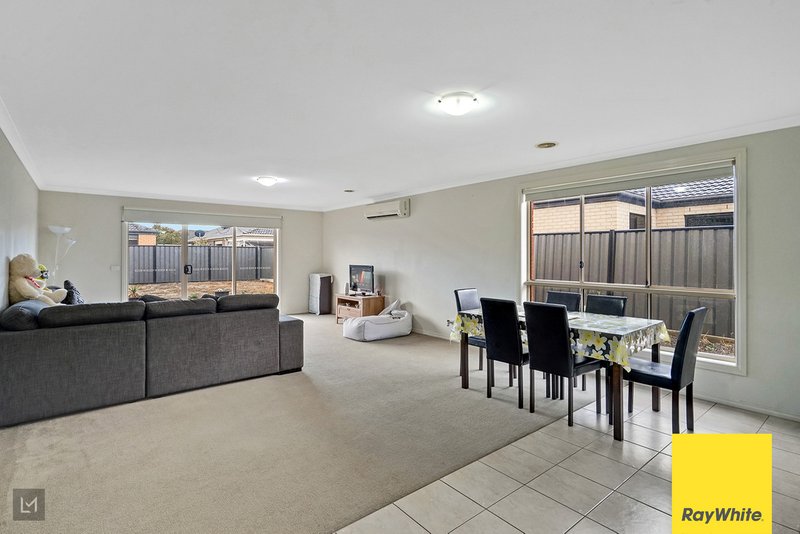 Photo - 26 Mockingbird Street, Tarneit VIC 3029 - Image 9