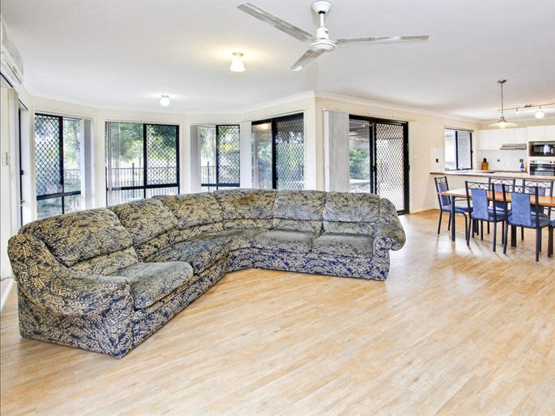 Photo - 26 Montclare. Court, Cashmere QLD 4500 - Image 7