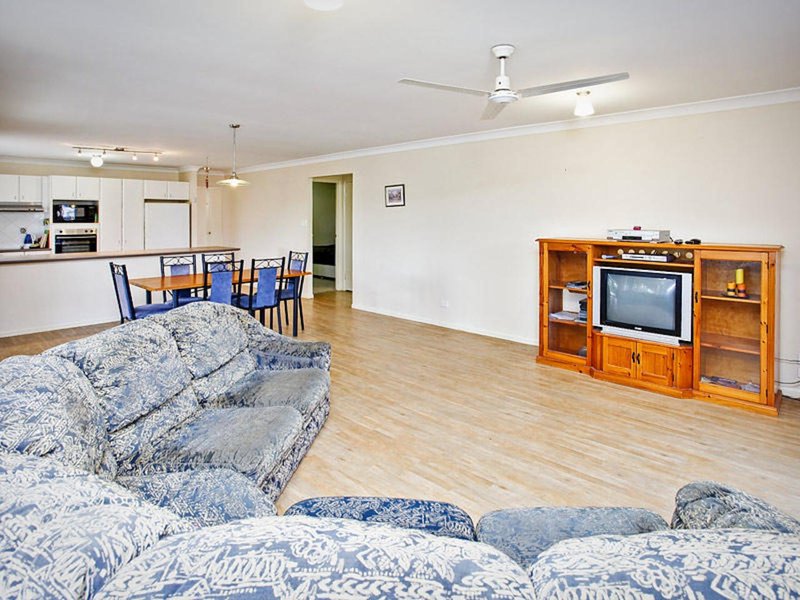 Photo - 26 Montclare. Court, Cashmere QLD 4500 - Image 8