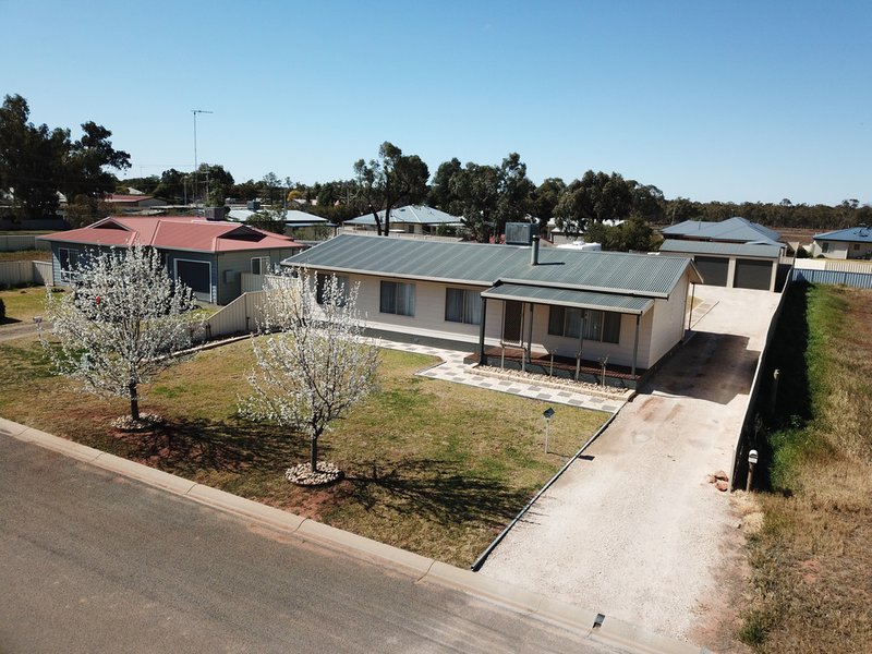 26 Moore Street, Hillston NSW 2675